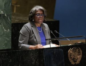 Nueva York (Estados Unidos), 22/02/2023.- La embajadora de Estados Unidos ante la ONU, Linda Thomas-Greenfield, habla durante la 11ª Sesión de Emergencia de las Naciones Unidas sobre el conflicto en Ucrania en la sede de las Naciones Unidas en Nueva York, Estados Unidos, el 22 de febrero de 2023. (Ucrania, Estados Unidos, Nueva York) EFE/EPA/JUSTIN LANE