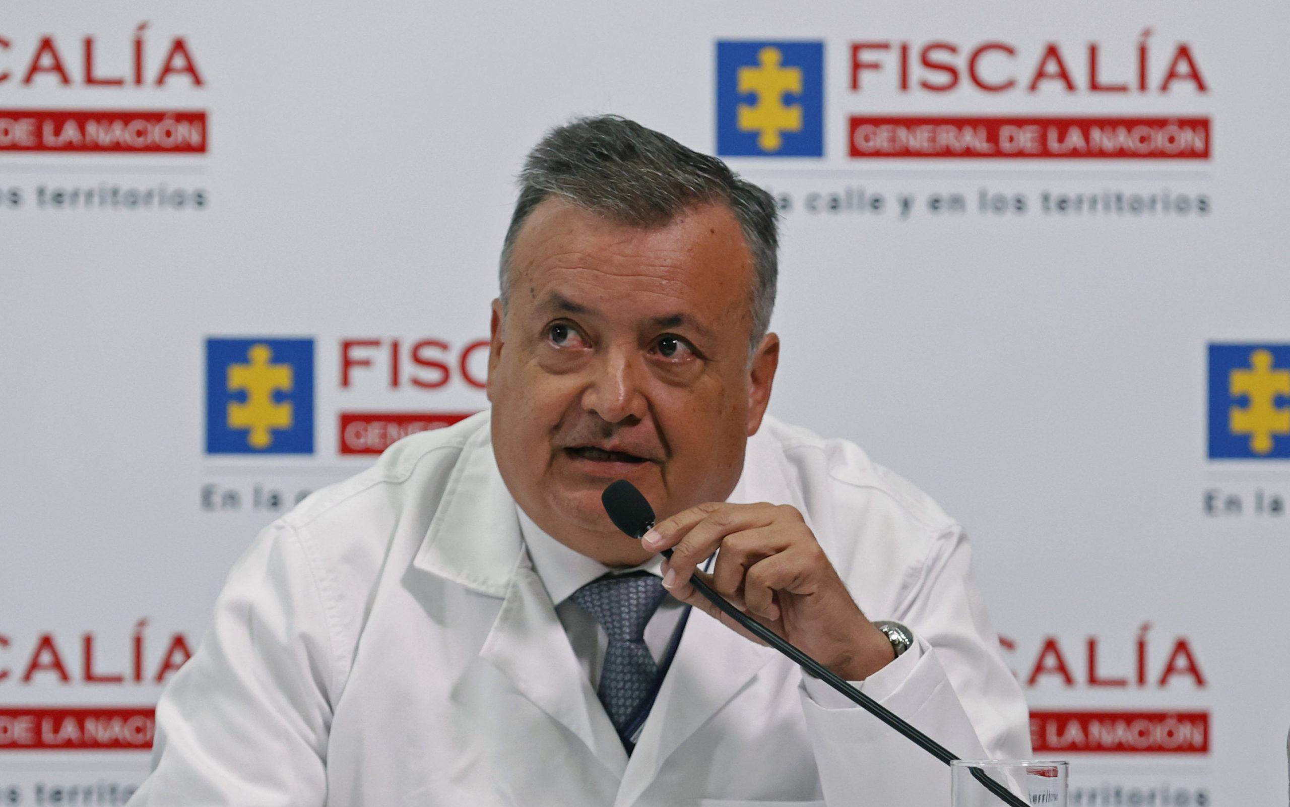 Luis Eduardo Paredes, médico experto forense al servicio de la Fiscalía de Colombia. Foto: EFE
