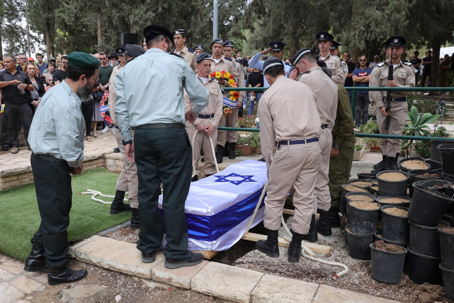 Funeral de un soldado israelí asesinado durante el ataque de Hamás. Foto: EFE.