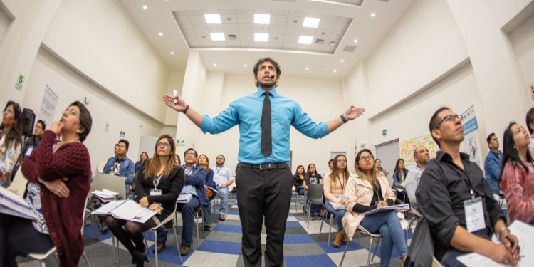 Fabián Tejada, máster en PNL.