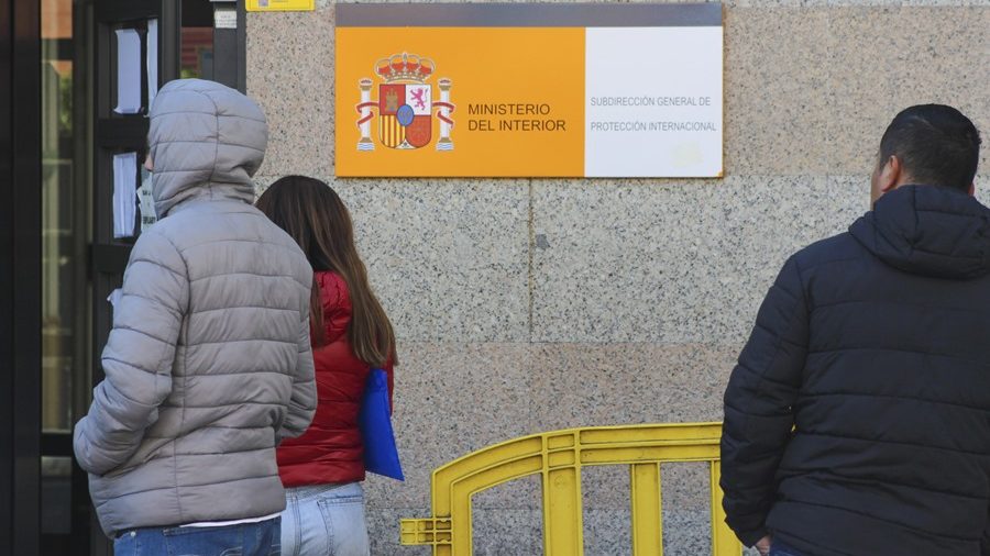 Una oficina para solicitantes de asilo en Madrid. EFE/Luis Ángel Reglero.