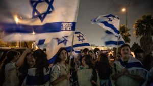 Recibimiento en Tel Aviv de los secuestrados y luego liberados por el grupo terrorista Hamás. Foto: EFE.