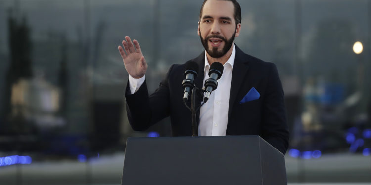Nayib Bukele, presidente de El Salvador, en el acto de apertura de oficinas de Google en esa nación. Foto: EFE.