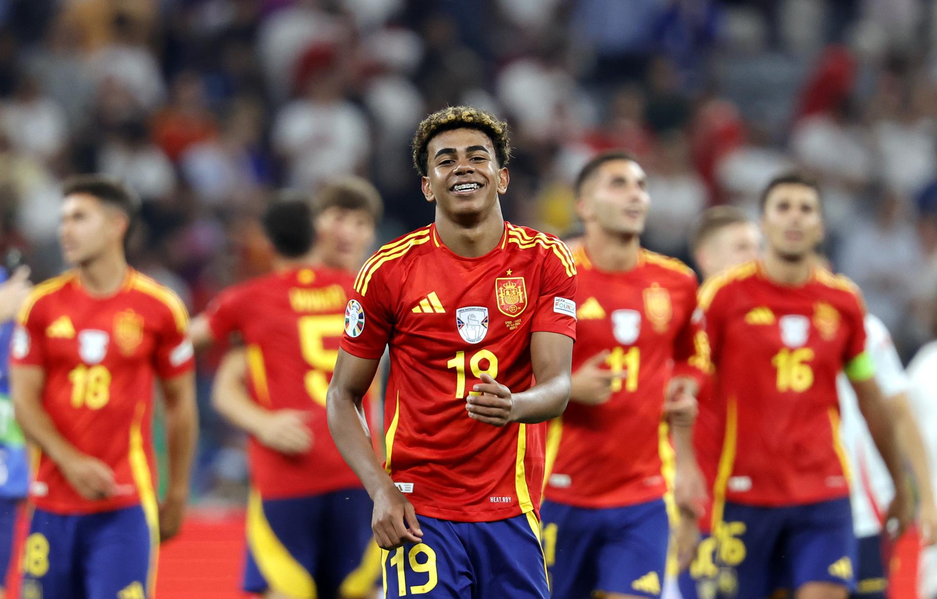 Lamine Yamal (c), figura de la selección de España. Foto: EFE.