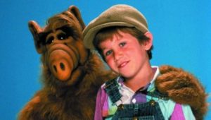 Benji Gregory (d), estrella de la icónica serie Alf.