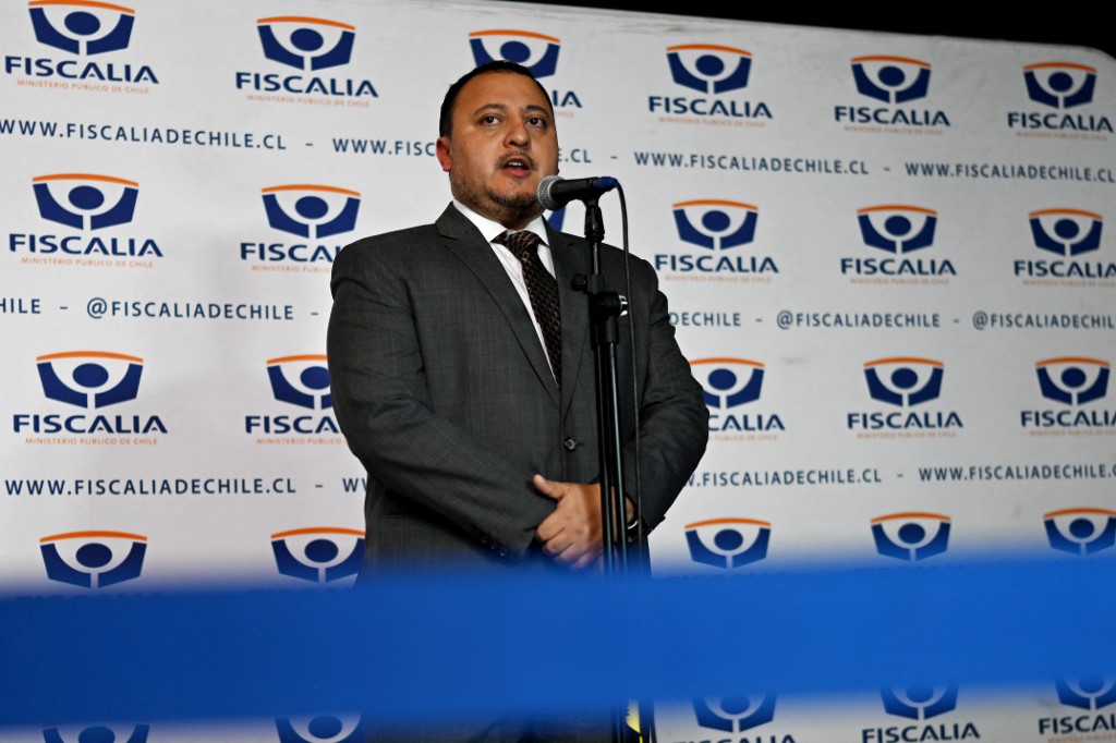 The regional prosecutor for Arica and Parinacota, Mario Carrera, speaks at a press conference following the sentencing of 34 members of Los Gallegos, the armed wing of the Tren de Aragua criminal organization, in Santiago on March 6, 2025. (Photo by RODRIGO ARANGUA / AFP)